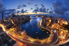 Spinola bay sea,restaurants & nightlife